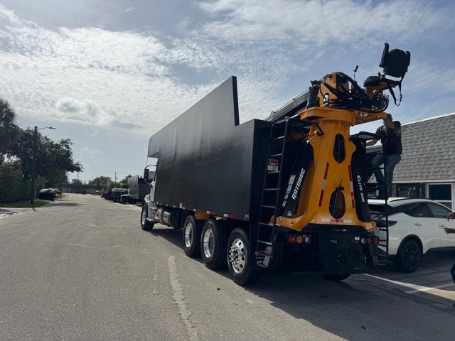 2026 Western Star 47x Rear Mount Grapple Truck