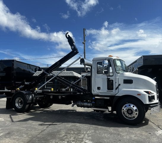 2025 Mack MD7 Hookflift
