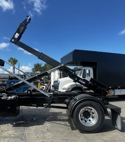 2025 Mack MD7 Hookflift